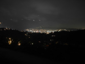 Wohnzimmerausblick bei Nacht in Wellington