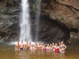 Unsere Truppe am Wasserfall