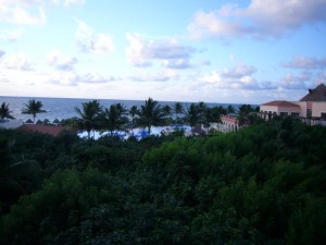 Der Blick vom Hotel auf das Meer